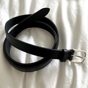 L.L.Bean black leather belt, size M. Silver buckle. Like NEW!